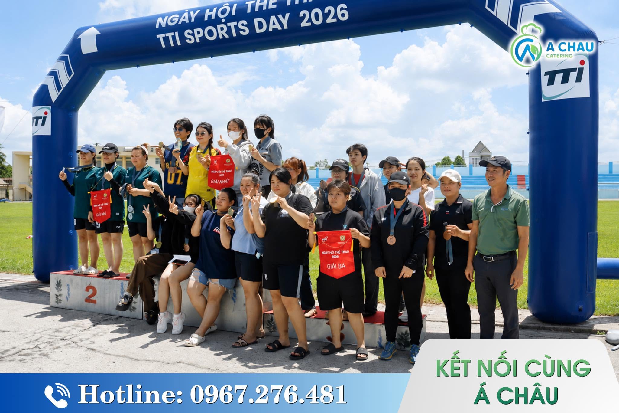 Tập thể vận động viên và ban tổ chức TTI Sports Day 2026 chụp ảnh lưu niệm