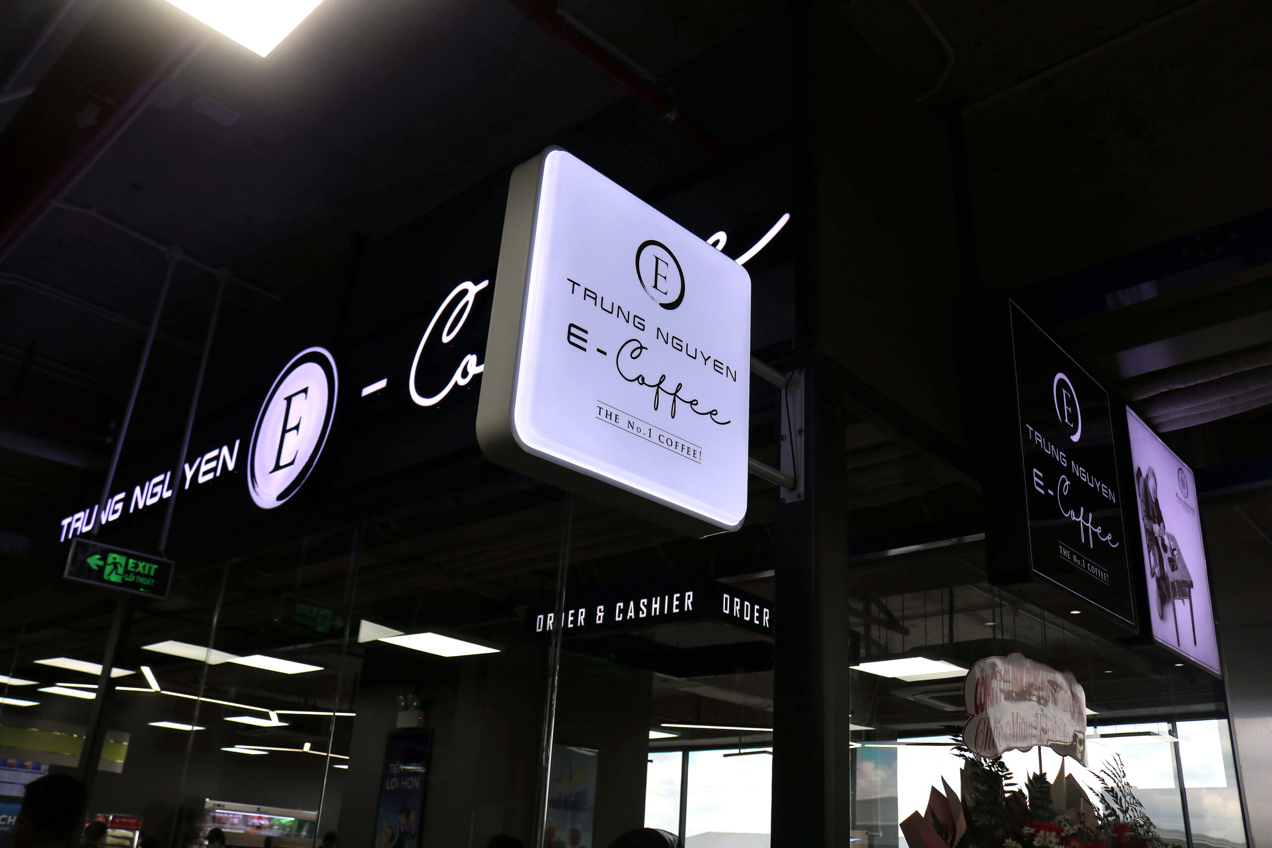 Trung Nguyên E-Coffee tại Mini Mart Á Châu trong nhà máy TTI